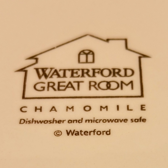 Waterford Great Room Chamomile 10" Serving Bowl W/Red Flowers and Scalloped Edge - Picture 5 of 6